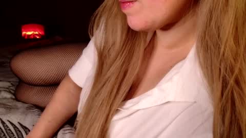 Snapshot of roseberryred chatting on 11-27-25, 08:33 Roseberry online show from 11-27-25, 08:33