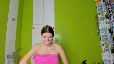 Snapshot of roseblanche2k chatting on 03-09-25, 08:31 Florin online show from 03-09-25, 08:31