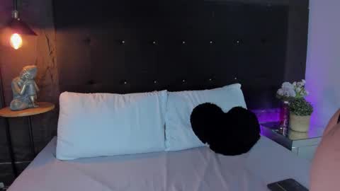 Rose  online show from 11-25-25, 04:56