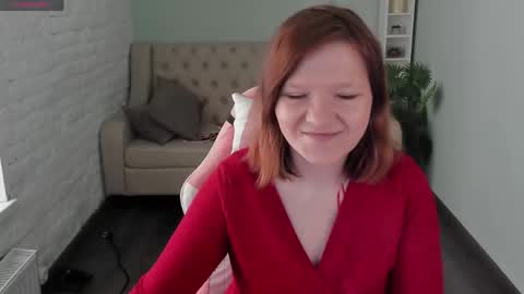 Snapshot of rosecartersxx chatting on 05-17-26, 11:06 Rose online show from 05-17-26, 11:06
