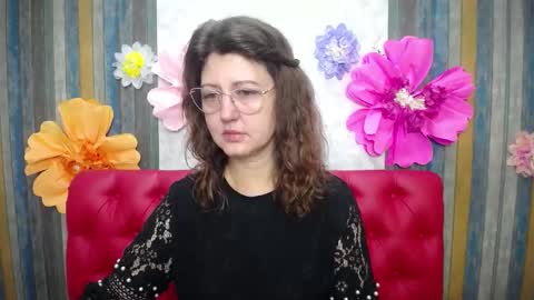 Snapshot of rosehille chatting on 11-29-25, 06:27 RoseHille online show from 11-29-25, 06:27
