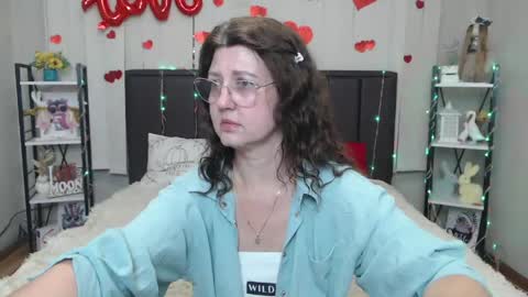 Snapshot of rosehille chatting on 05-24-26, 05:12 RoseHille online show from 05-24-26, 05:12