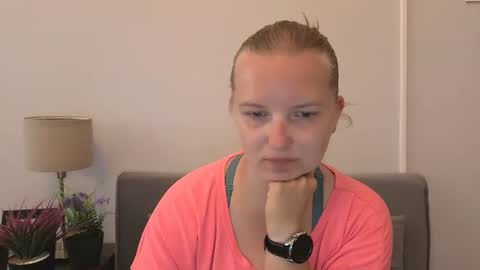 Snapshot of rosehypnotic chatting on 06-24-26, 07:40 Rose online show from 06-24-26, 07:40