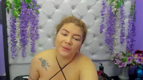 Snapshot of roselyn_arnold chatting on 09-12-25, 12:27 Julieta online show from 09-12-25, 12:27