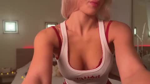 Snapshot of roselyn_rose chatting on 10-19-25, 03:23 Roselyn online show from 10-19-25, 03:23