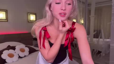 Snapshot of roselyn_rose chatting on 11-19-25, 02:50 Roselyn online show from 11-19-25, 02:50