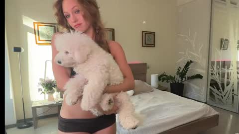 Snapshot of roselyn_rose chatting on 05-22-26, 03:39 Roselyn online show from 05-22-26, 03:39