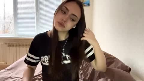 Snapshot of rosenavillifana chatting on 11-13-25, 11:31 Mimi online show from 11-13-25, 11:31