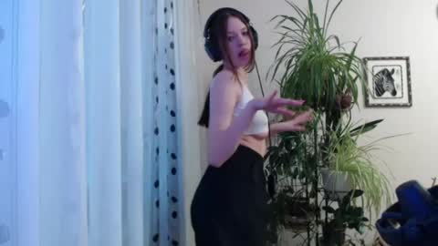 Snapshot of rosendalounsberry chatting on 04-20-26, 03:15 Lina online show from 04-20-26, 03:15