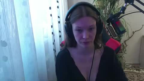 Snapshot of rosendalounsberry chatting on 04-29-26, 01:59 Lina online show from 04-29-26, 01:59