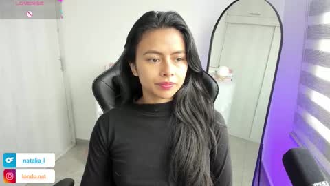 Snapshot of roseparis chatting on 01-14-26, 02:55 Nat online show from 01-14-26, 02:55