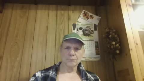 Snapshot of roses2u1958 chatting on 01-01-25, 04:39 roses2u1958 online show from 01-01-25, 04:39