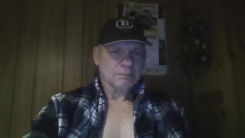Snapshot of roses2u1958 chatting on 01-03-25, 04:00 roses2u1958 online show from 01-03-25, 04:00