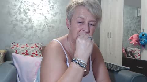 Lovepinklilly online show from 11-05-25, 05:57