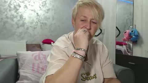 Lovepinklilly online show from 04-19-26, 05:01