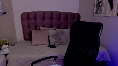 Snapshot of rosetaylorla chatting on 03-20-26, 01:38 Rose Taylor online show from 03-20-26, 01:38