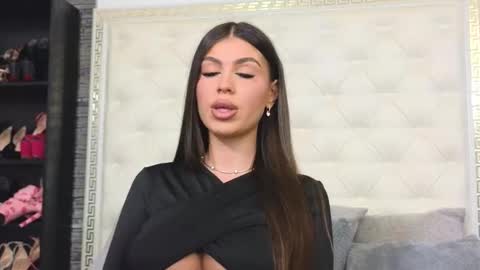 Gabriela online show from 10-20-25, 06:03