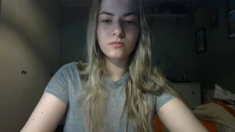 Snapshot of rosie_june chatting on 12-19-25, 08:21 Rosie online show from 12-19-25, 08:21