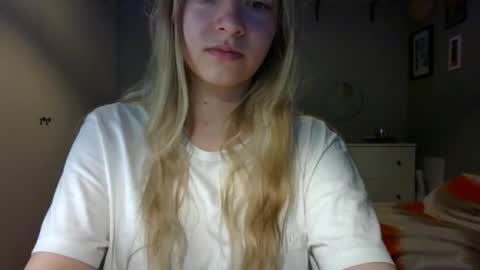 Snapshot of rosie_june chatting on 02-27-26, 08:03 Rosie online show from 02-27-26, 08:03