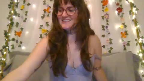 Snapshot of rosie_woods chatting on 10-15-25, 03:28 rosie_woods online show from 10-15-25, 03:28