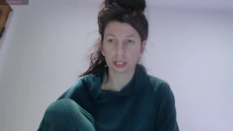 Snapshot of rosiehayes chatting on 03-20-26, 02:33 RosieHayes online show from 03-20-26, 02:33