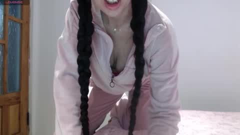 Snapshot of rosiehayes chatting on 03-24-26, 10:53 RosieHayes online show from 03-24-26, 10:53