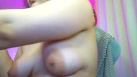 Snapshot of rosienana chatting on 07-13-26, 06:22 RosieNana online show from 07-13-26, 06:22