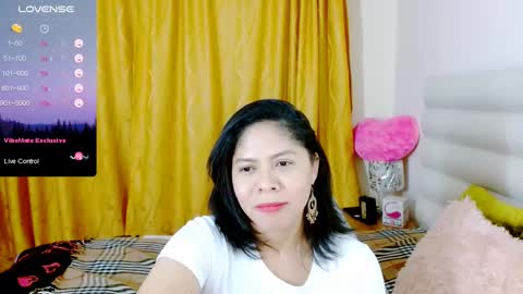 Snapshot of rositaredred chatting on 02-20-25, 05:33 ROSE online show from 02-20-25, 05:33