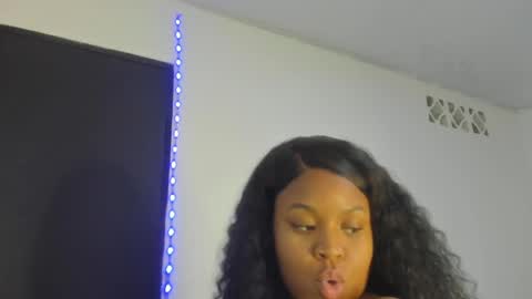 Snapshot of rossabhyy chatting on 05-01-26, 01:43 Rossabhy online show from 05-01-26, 01:43