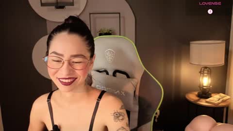 Snapshot of rosse_98_ chatting on 07-16-26, 02:56 Miss Rosse online show from 07-16-26, 02:56