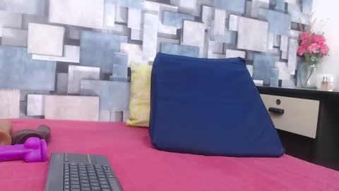 rosse_thompson11 online show from 10-08-25, 03:15