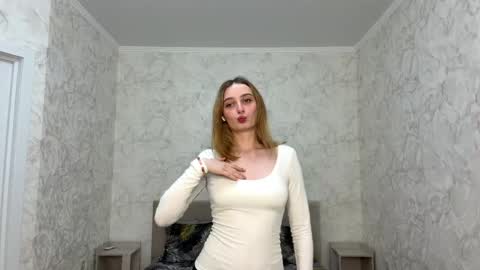 Snapshot of rossylume chatting on 05-20-26, 05:41 Alice online show from 05-20-26, 05:41