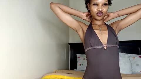 Snapshot of roundbootie chatting on 06-06-26, 12:21 roundbootie online show from 06-06-26, 12:21