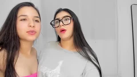 Snapshot of rous_and_sweet chatting on 10-29-25, 04:04 Rous and Sweet online show from 10-29-25, 04:04