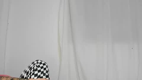 Snapshot of rous_and_sweet chatting on 11-23-25, 03:17 Rous and Sweet online show from 11-23-25, 03:17