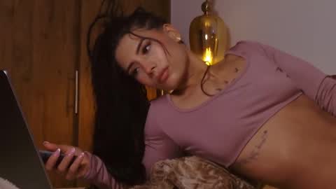 Snapshot of rouse_leon chatting on 11-17-25, 05:08 Rouse leon online show from 11-17-25, 05:08