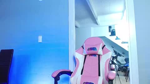 Snapshot of rousebonnett chatting on 02-09-25, 08:24 ROUSE  online show from 02-09-25, 08:24