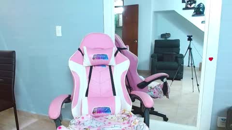 Snapshot of rousebonnett chatting on 02-12-25, 03:27 ROUSE  online show from 02-12-25, 03:27