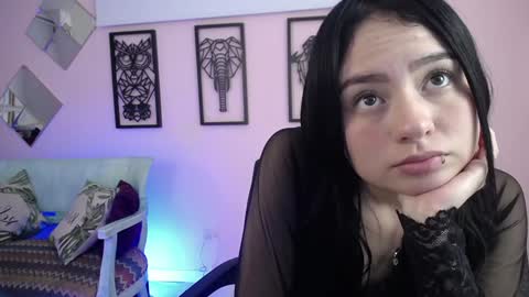 Snapshot of rousee_v chatting on 01-18-25, 12:46 Rousee online show from 01-18-25, 12:46