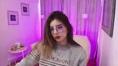 Snapshot of rousee_v chatting on 09-19-25, 01:34 Rousee online show from 09-19-25, 01:34