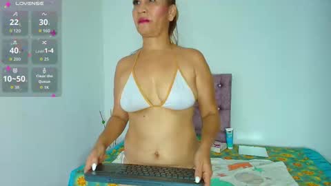Snapshot of rousemilf4u chatting on 11-25-25, 03:01 rouse online show from 11-25-25, 03:01
