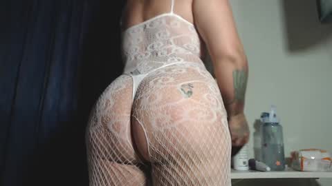 Snapshot of rousse_ellise1 chatting on 12-20-24, 01:47 rousse online show from 12-20-24, 01:47