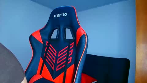 Snapshot of rousse_violet chatting on 11-04-25, 10:09 rousse_violet online show from 11-04-25, 10:09