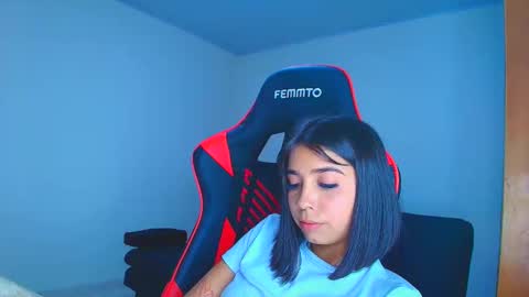 Snapshot of rousse_violet chatting on 11-10-25, 11:48 rousse_violet online show from 11-10-25, 11:48