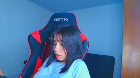 Snapshot of rousse_violet chatting on 11-12-25, 12:00 rousse_violet online show from 11-12-25, 12:00