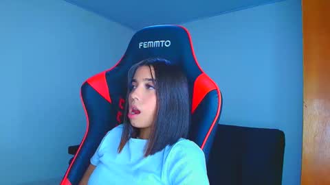 Snapshot of rousse_violet chatting on 11-25-25, 11:27 rousse_violet online show from 11-25-25, 11:27