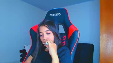 Snapshot of rousse_violet chatting on 12-01-25, 08:58 rousse_violet online show from 12-01-25, 08:58