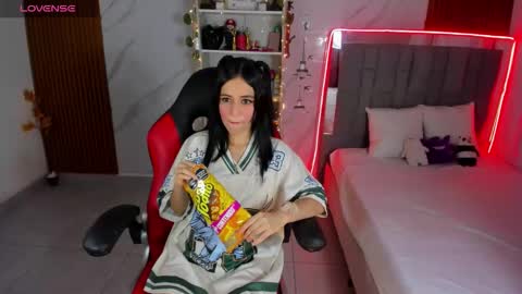 Snapshot of roussescoot chatting on 11-27-25, 05:42 roussescoot online show from 11-27-25, 05:42