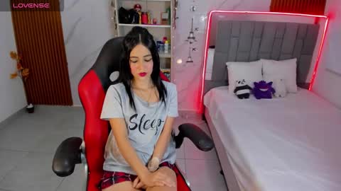 Snapshot of roussescoot chatting on 11-28-25, 04:26 roussescoot online show from 11-28-25, 04:26