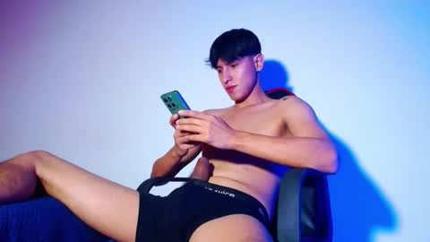 rowanboy23 online show from 11-21-25, 09:24